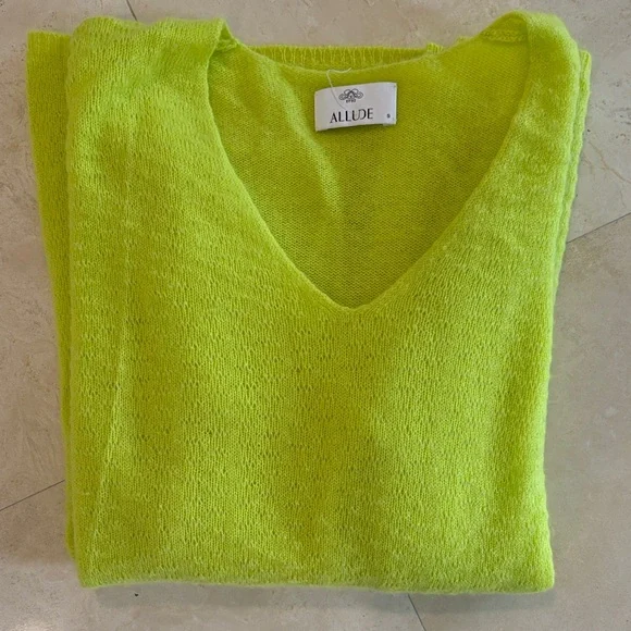 Women's Lime Green Cashmere Sweater - Picture 3 of 6
